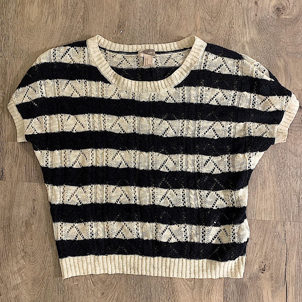 Forever 21 Small Knit Navy Blue and White Winter Tee